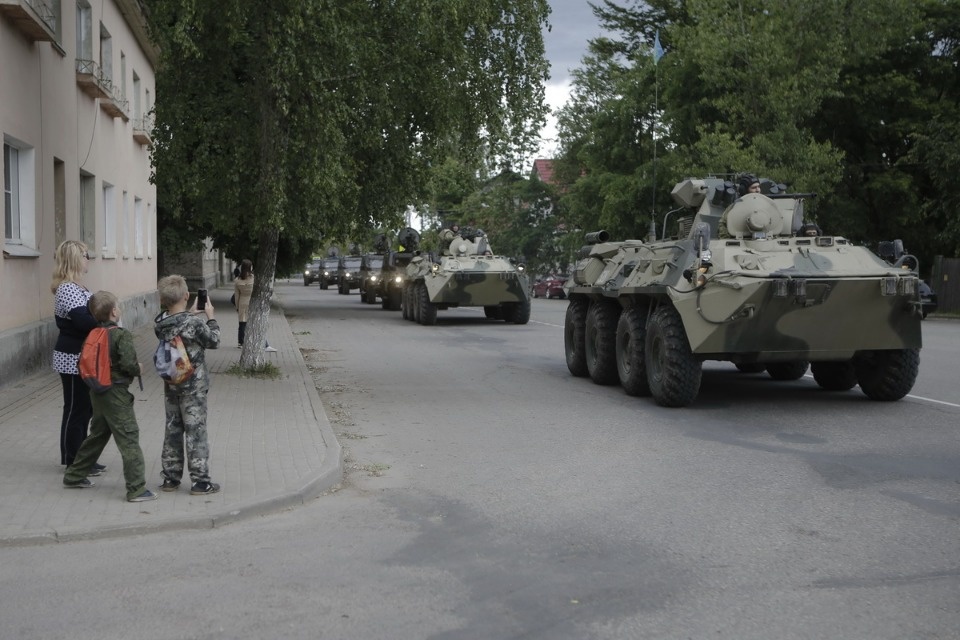 На учениях в Печорском районе десантники уничтожили условных боевиков На учениях в Печорском районе десантники уничтожили условных боевиков