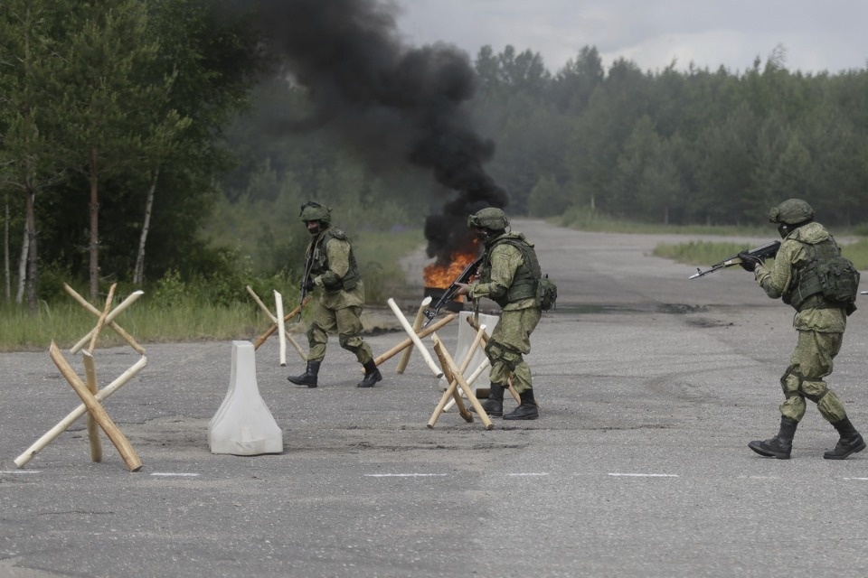 На учениях в Печорском районе десантники уничтожили условных боевиков На учениях в Печорском районе десантники уничтожили условных боевиков