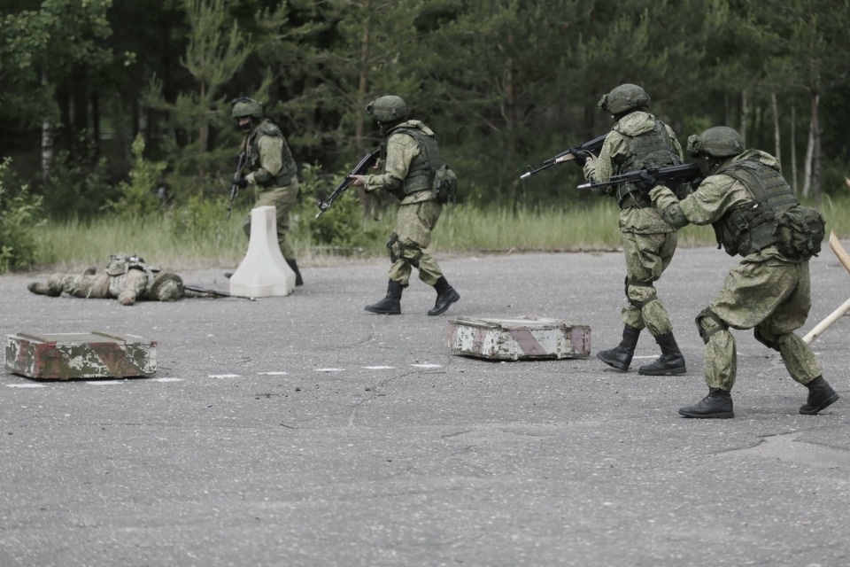 На учениях в Печорском районе десантники уничтожили условных боевиков На учениях в Печорском районе десантники уничтожили условных боевиков