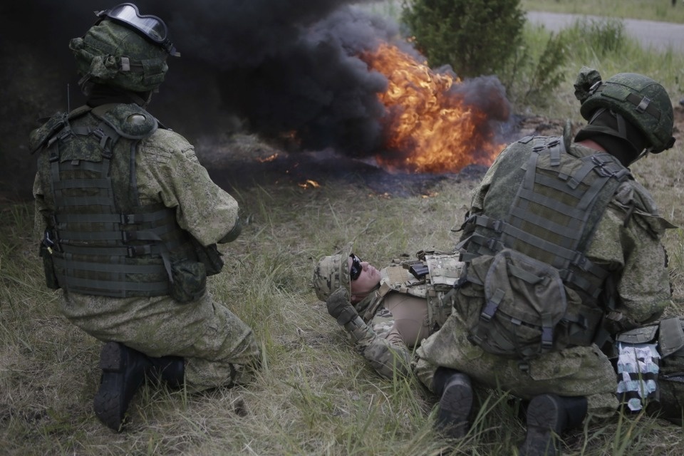 На учениях в Печорском районе десантники уничтожили условных боевиков На учениях в Печорском районе десантники уничтожили условных боевиков