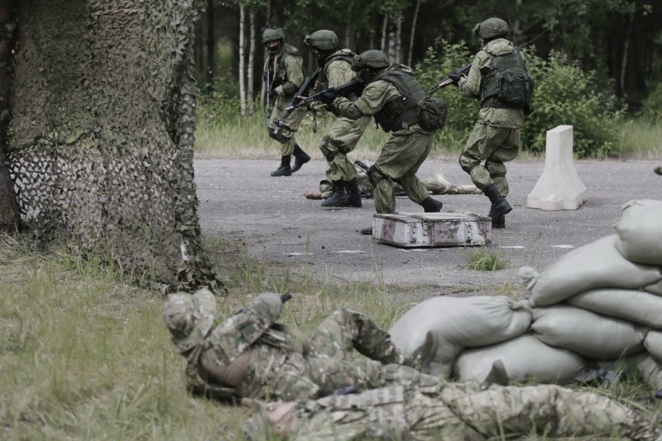 На учениях в Печорском районе десантники уничтожили условных боевиков На учениях в Печорском районе десантники уничтожили условных боевиков