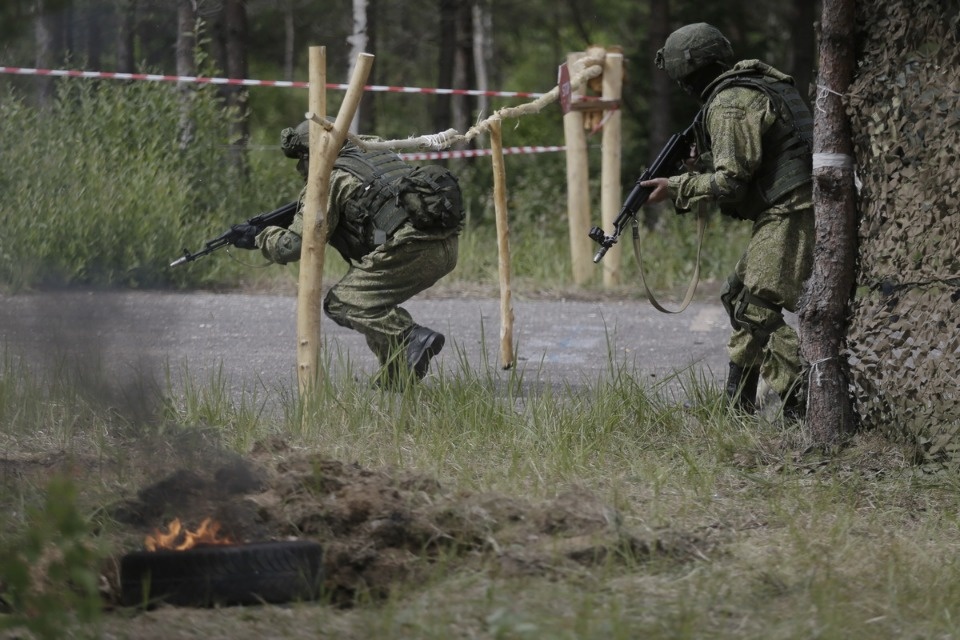 На учениях в Печорском районе десантники уничтожили условных боевиков На учениях в Печорском районе десантники уничтожили условных боевиков