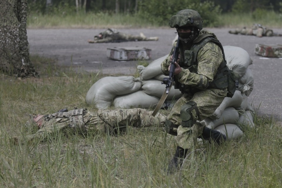 На учениях в Печорском районе десантники уничтожили условных боевиков На учениях в Печорском районе десантники уничтожили условных боевиков