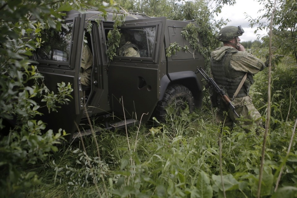 На учениях в Печорском районе десантники уничтожили условных боевиков На учениях в Печорском районе десантники уничтожили условных боевиков