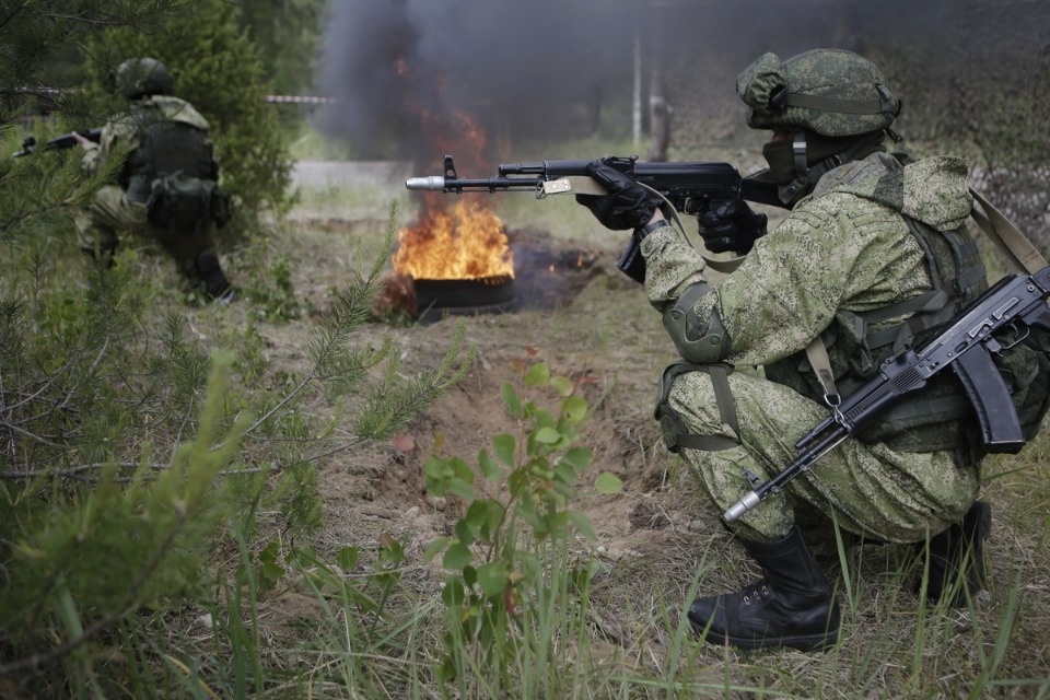 На учениях в Печорском районе десантники уничтожили условных боевиков На учениях в Печорском районе десантники уничтожили условных боевиков
