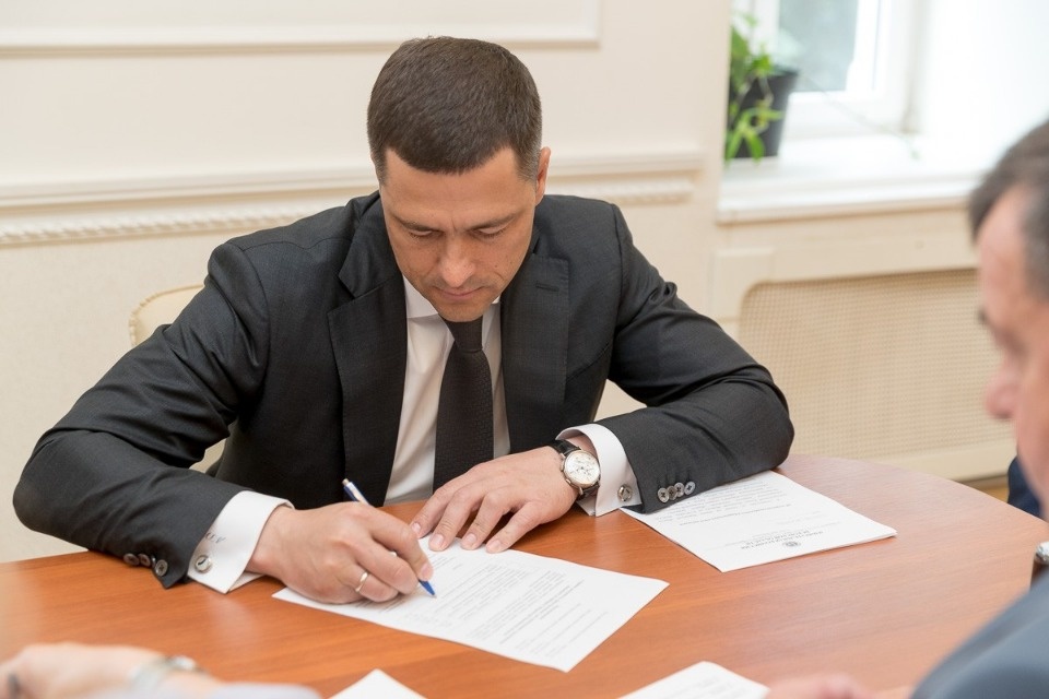 Михаил Ведерников подал в облизбирком документы для участия в губернаторских выборах