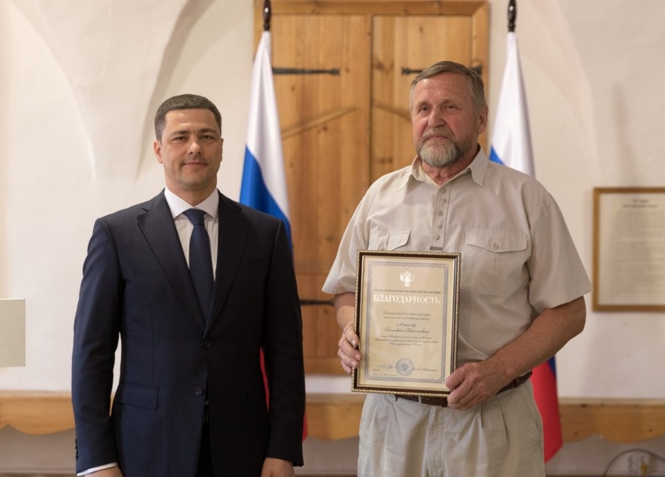 Накануне Дня России Михаил Ведерников вручил государственные награды Накануне Дня России Михаил Ведерников вручил государственные награды