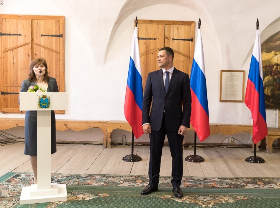 Накануне Дня России Михаил Ведерников вручил государственные награды Накануне Дня России Михаил Ведерников вручил государственные награды