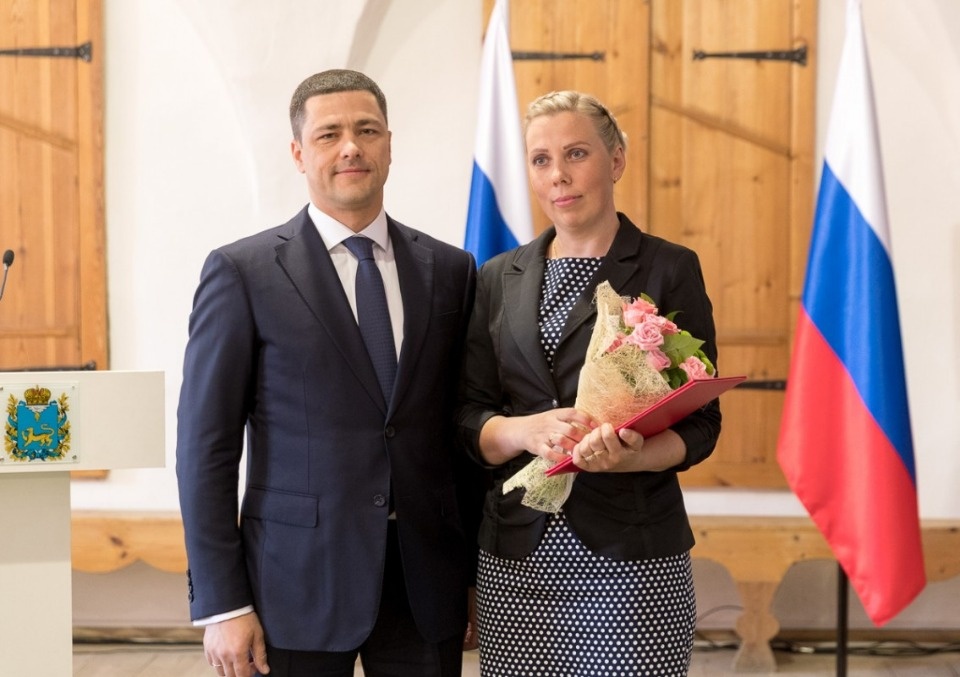 Накануне Дня России Михаил Ведерников вручил государственные награды Накануне Дня России Михаил Ведерников вручил государственные награды