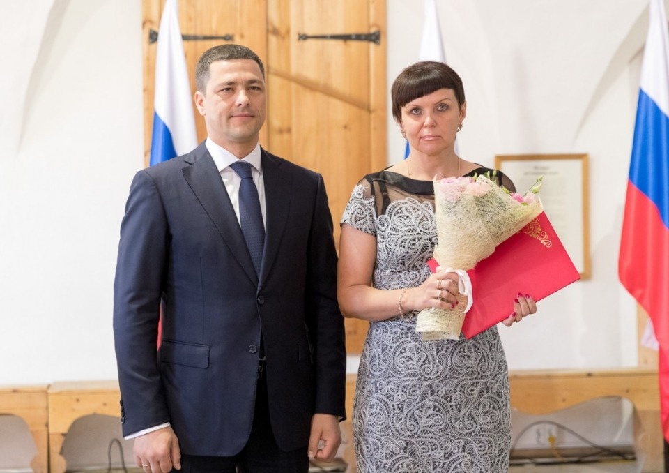 Накануне Дня России Михаил Ведерников вручил государственные награды Накануне Дня России Михаил Ведерников вручил государственные награды