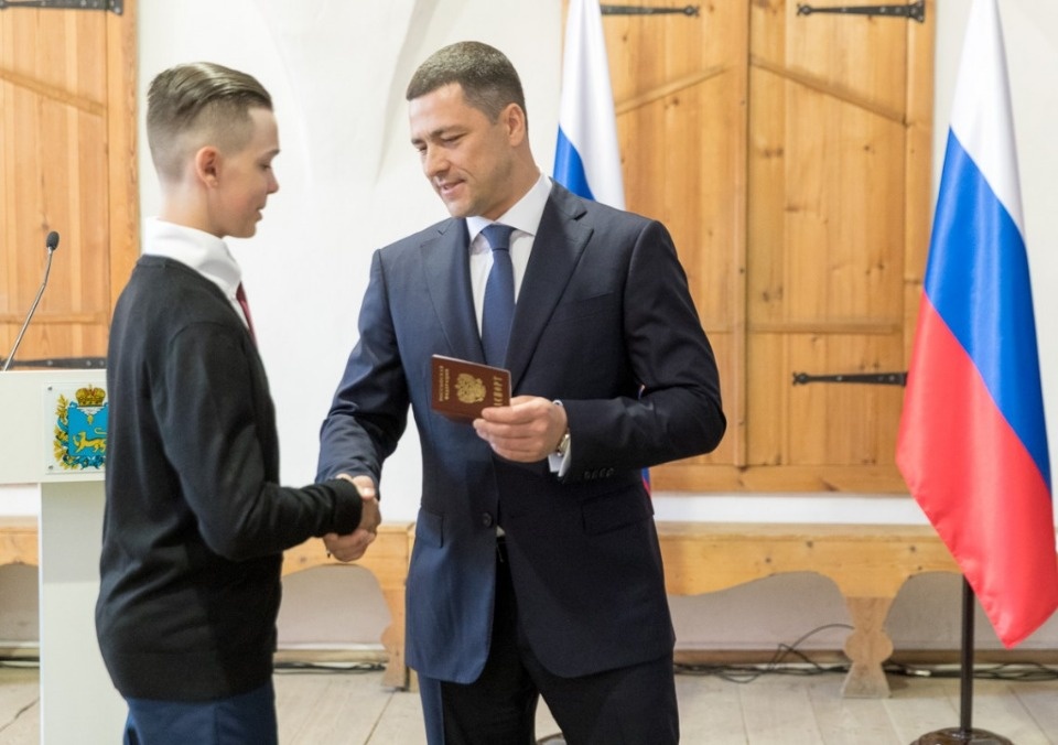 Накануне Дня России Михаил Ведерников вручил государственные награды Накануне Дня России Михаил Ведерников вручил государственные награды