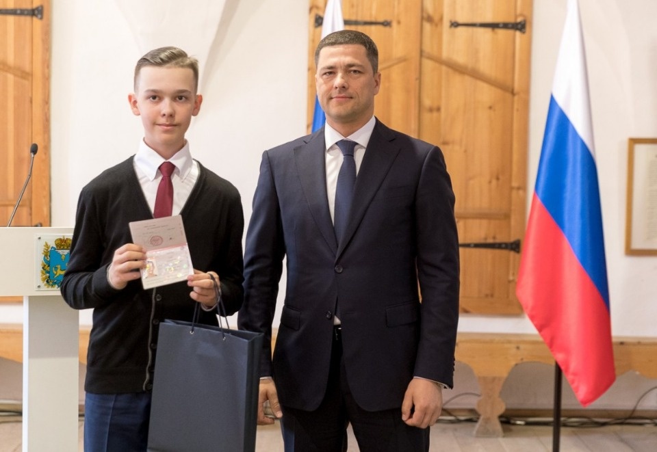 Накануне Дня России Михаил Ведерников вручил государственные награды Накануне Дня России Михаил Ведерников вручил государственные награды