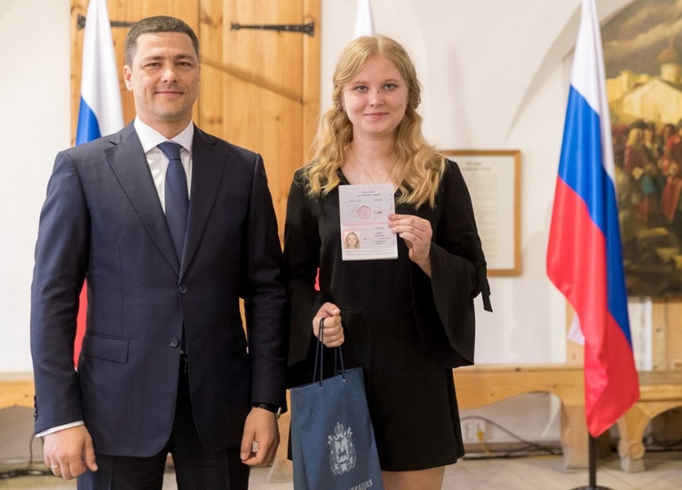 Накануне Дня России Михаил Ведерников вручил государственные награды Накануне Дня России Михаил Ведерников вручил государственные награды