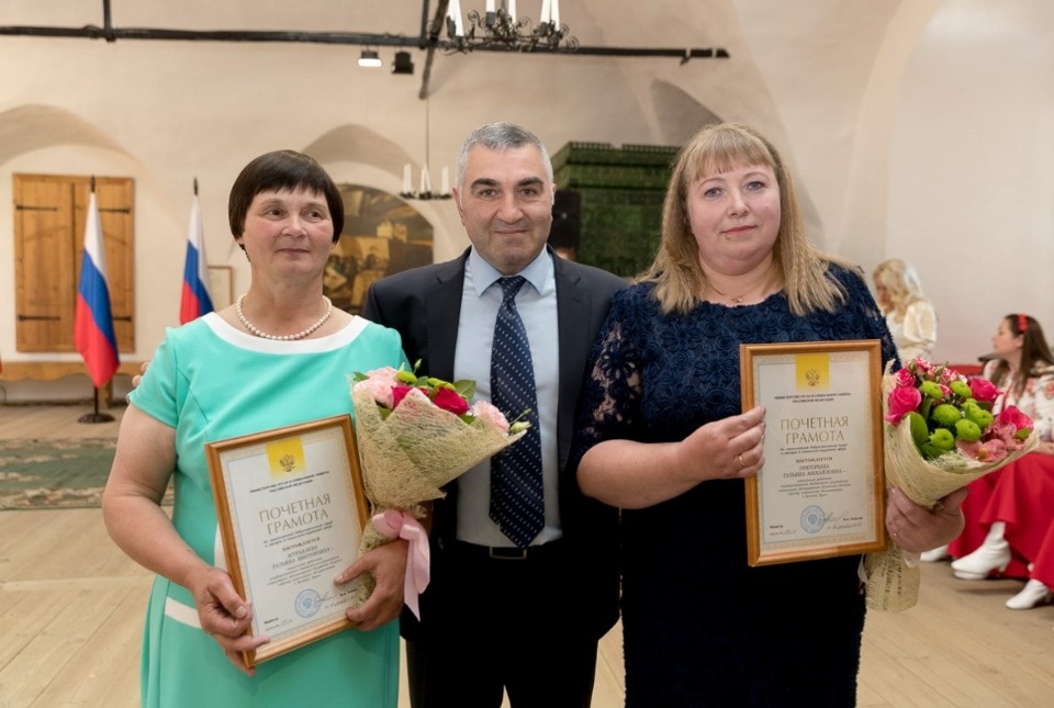 Накануне Дня России Михаил Ведерников вручил государственные награды Накануне Дня России Михаил Ведерников вручил государственные награды