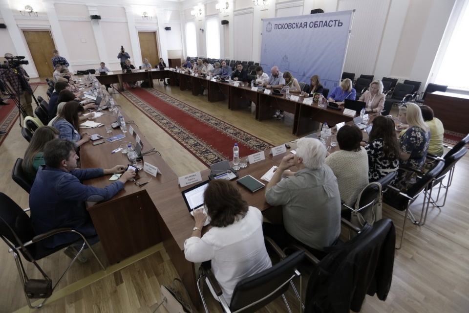 Пресс-конференции врио губернатора Псковской области Михаила Ведерникова