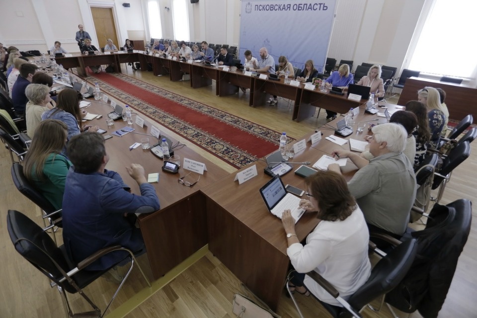 Пресс-конференции врио губернатора Псковской области Михаила Ведерникова