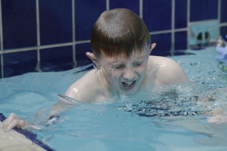 Соревнования по плаванию в бассейне «Барс» Соревнования по плаванию в бассейне «Барс»