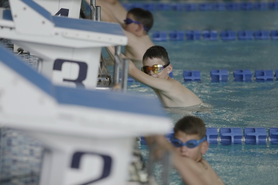 Соревнования по плаванию в бассейне «Барс» Соревнования по плаванию в бассейне «Барс»