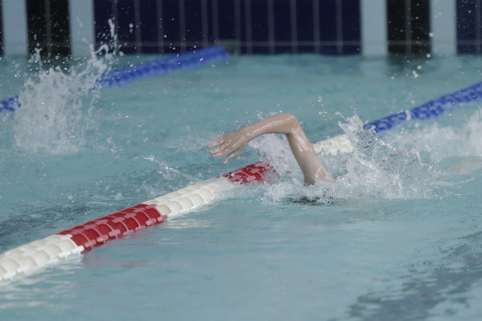 Соревнования по плаванию в бассейне «Барс» Соревнования по плаванию в бассейне «Барс»