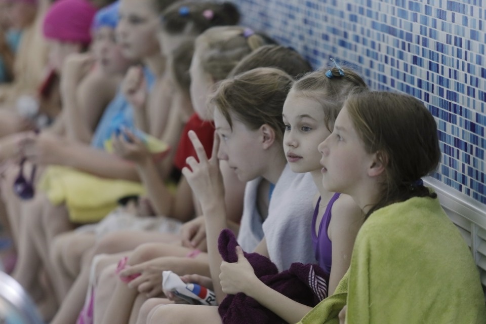 Соревнования по плаванию в бассейне «Барс» Соревнования по плаванию в бассейне «Барс»