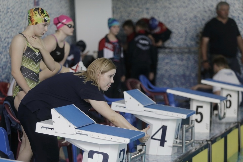 Соревнования по плаванию в бассейне «Барс» Соревнования по плаванию в бассейне «Барс»