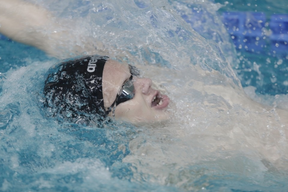 Соревнования по плаванию в бассейне «Барс» Соревнования по плаванию в бассейне «Барс»