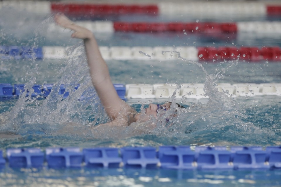 Соревнования по плаванию в бассейне «Барс» Соревнования по плаванию в бассейне «Барс»