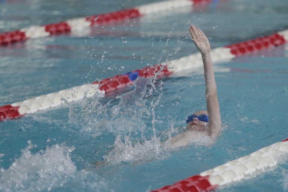 Соревнования по плаванию в бассейне «Барс» Соревнования по плаванию в бассейне «Барс»