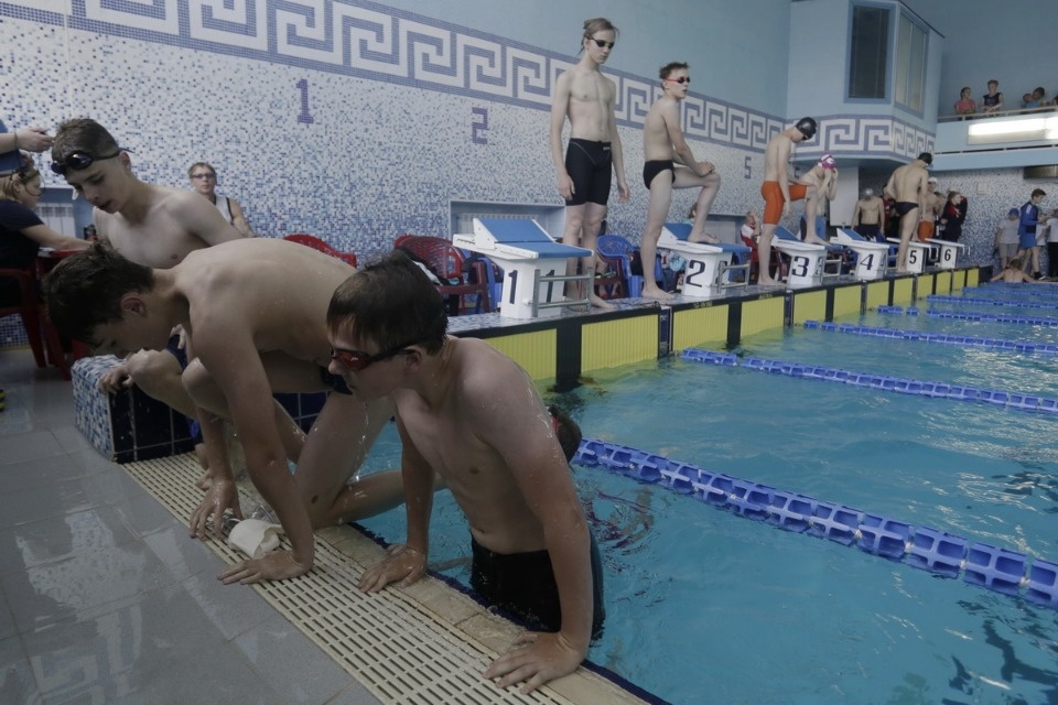 Соревнования по плаванию в бассейне «Барс» Соревнования по плаванию в бассейне «Барс»