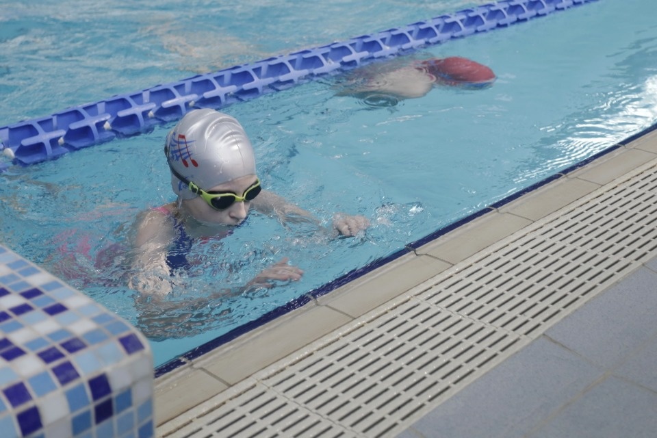 Соревнования по плаванию в бассейне «Барс» Соревнования по плаванию в бассейне «Барс»