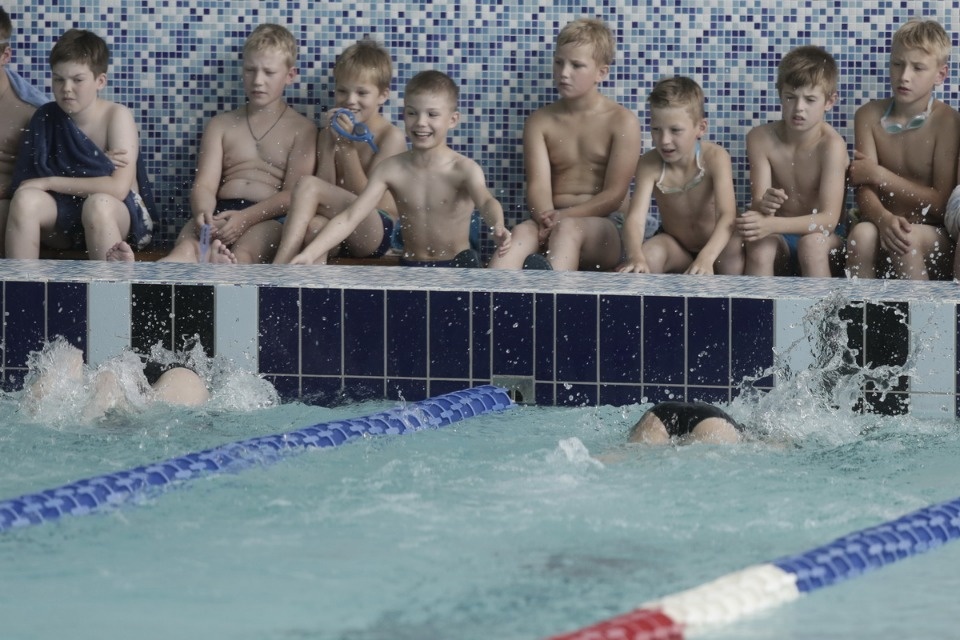 Соревнования по плаванию в бассейне «Барс» Соревнования по плаванию в бассейне «Барс»