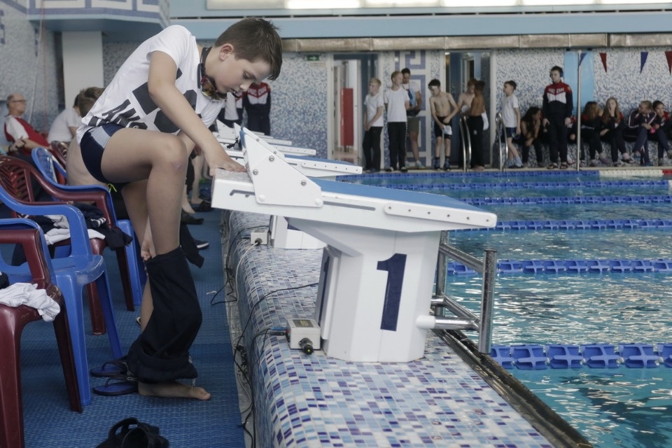 Соревнования по плаванию в бассейне «Барс» Соревнования по плаванию в бассейне «Барс»