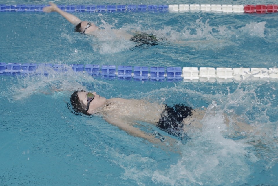 Соревнования по плаванию в бассейне «Барс» Соревнования по плаванию в бассейне «Барс»