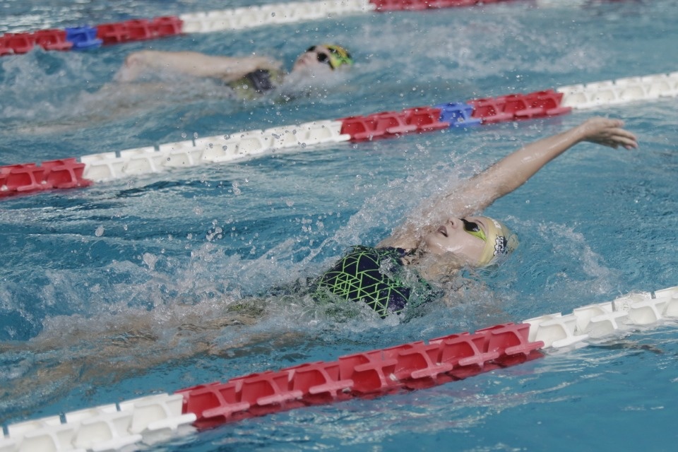 Соревнования по плаванию в бассейне «Барс» Соревнования по плаванию в бассейне «Барс»