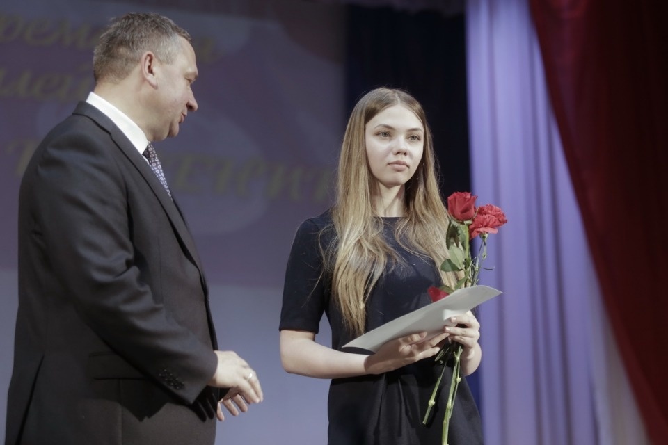 Церемония вручения медалей выпускникам псковских школ. Церемония вручения медалей выпускникам псковских школ.