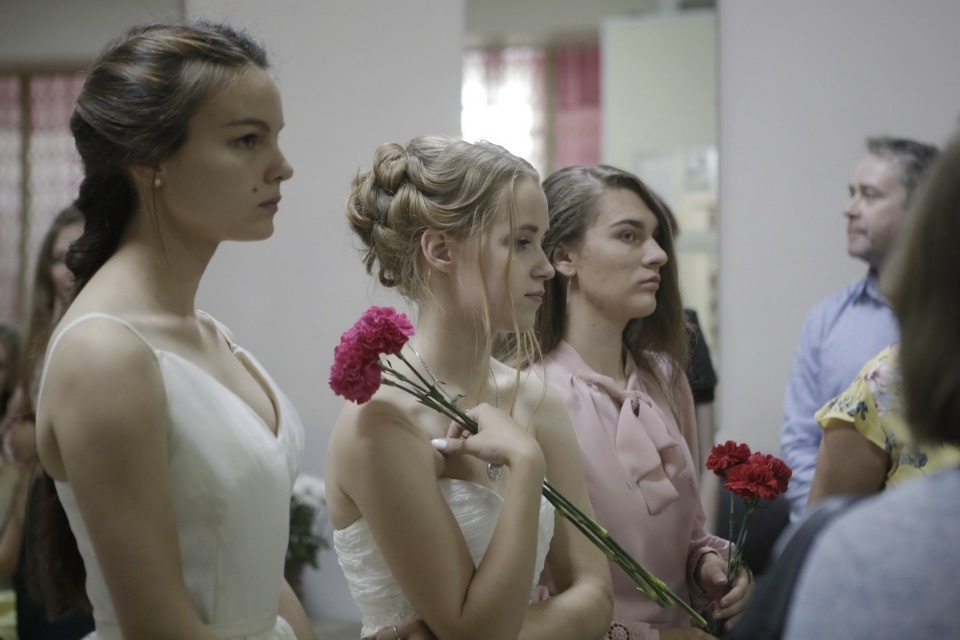 Церемония вручения медалей выпускникам псковских школ. Церемония вручения медалей выпускникам псковских школ.