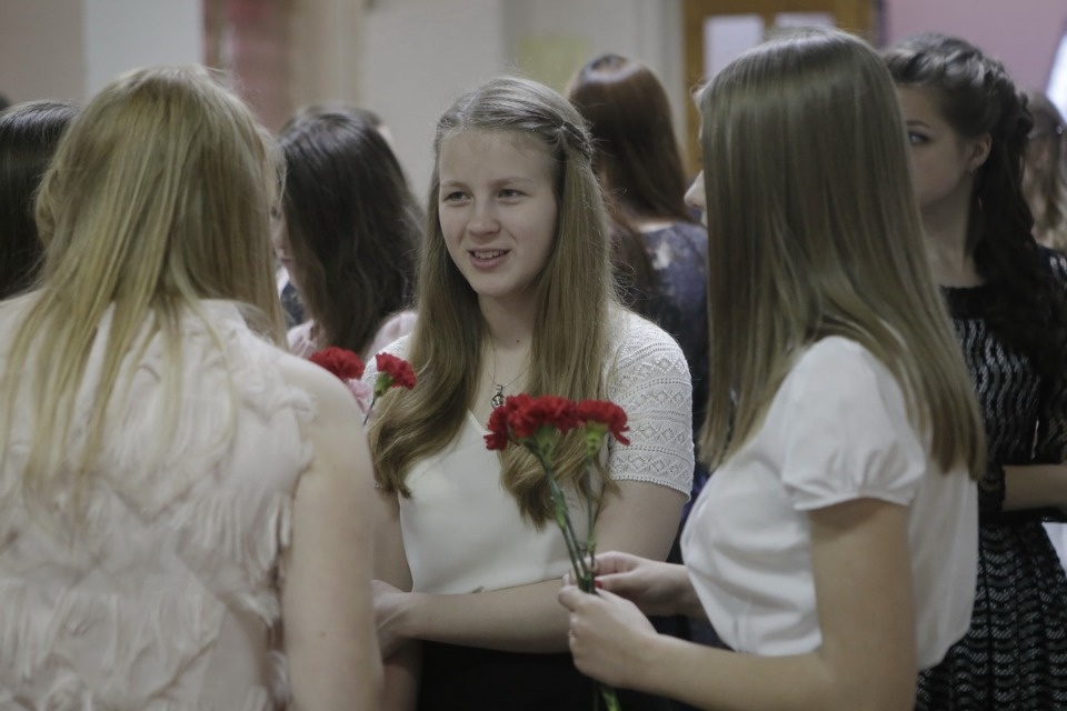 Церемония вручения медалей выпускникам псковских школ. Церемония вручения медалей выпускникам псковских школ.