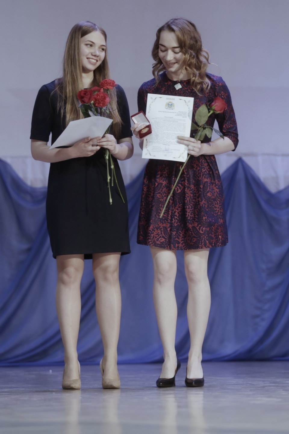 Церемония вручения медалей выпускникам псковских школ. Церемония вручения медалей выпускникам псковских школ.