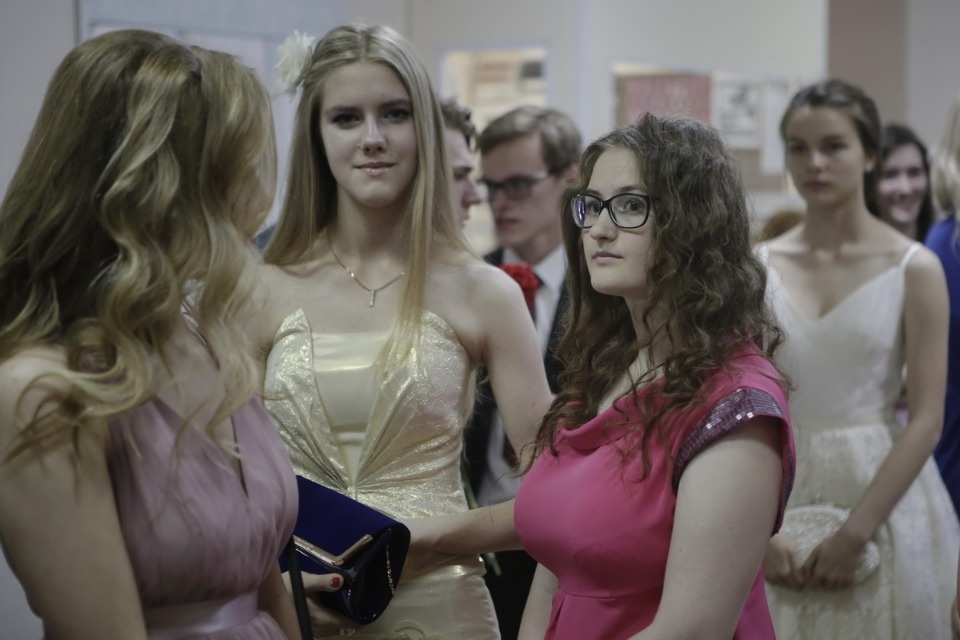 Церемония вручения медалей выпускникам псковских школ. Церемония вручения медалей выпускникам псковских школ.