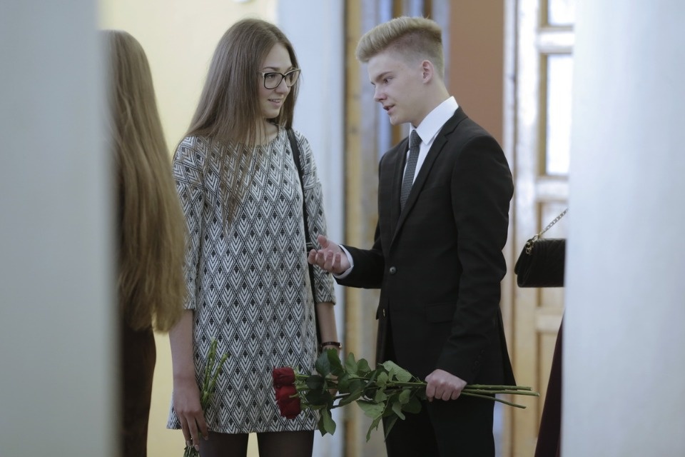 Церемония вручения медалей выпускникам псковских школ. Церемония вручения медалей выпускникам псковских школ.