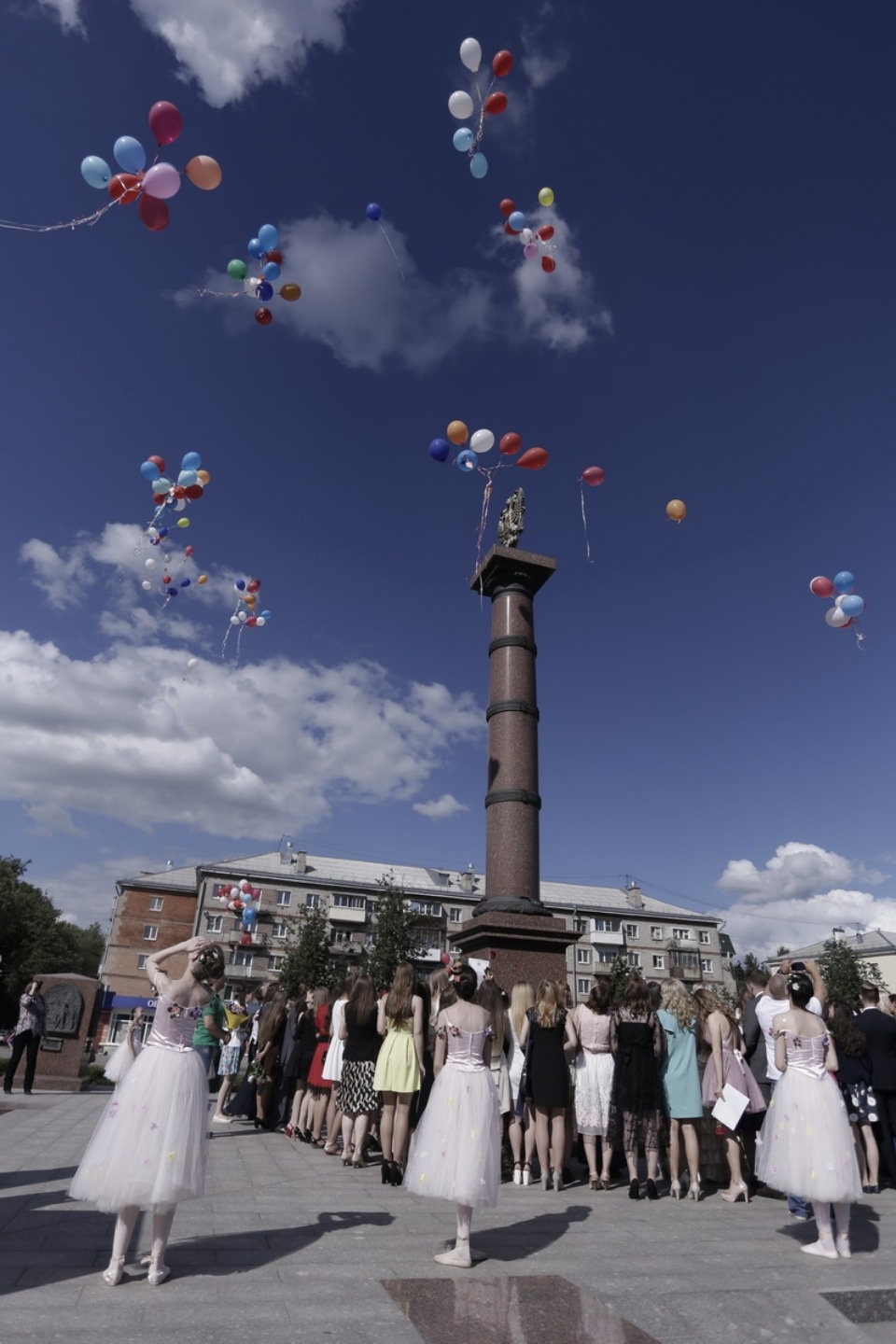 Церемония вручения медалей выпускникам псковских школ. Церемония вручения медалей выпускникам псковских школ.