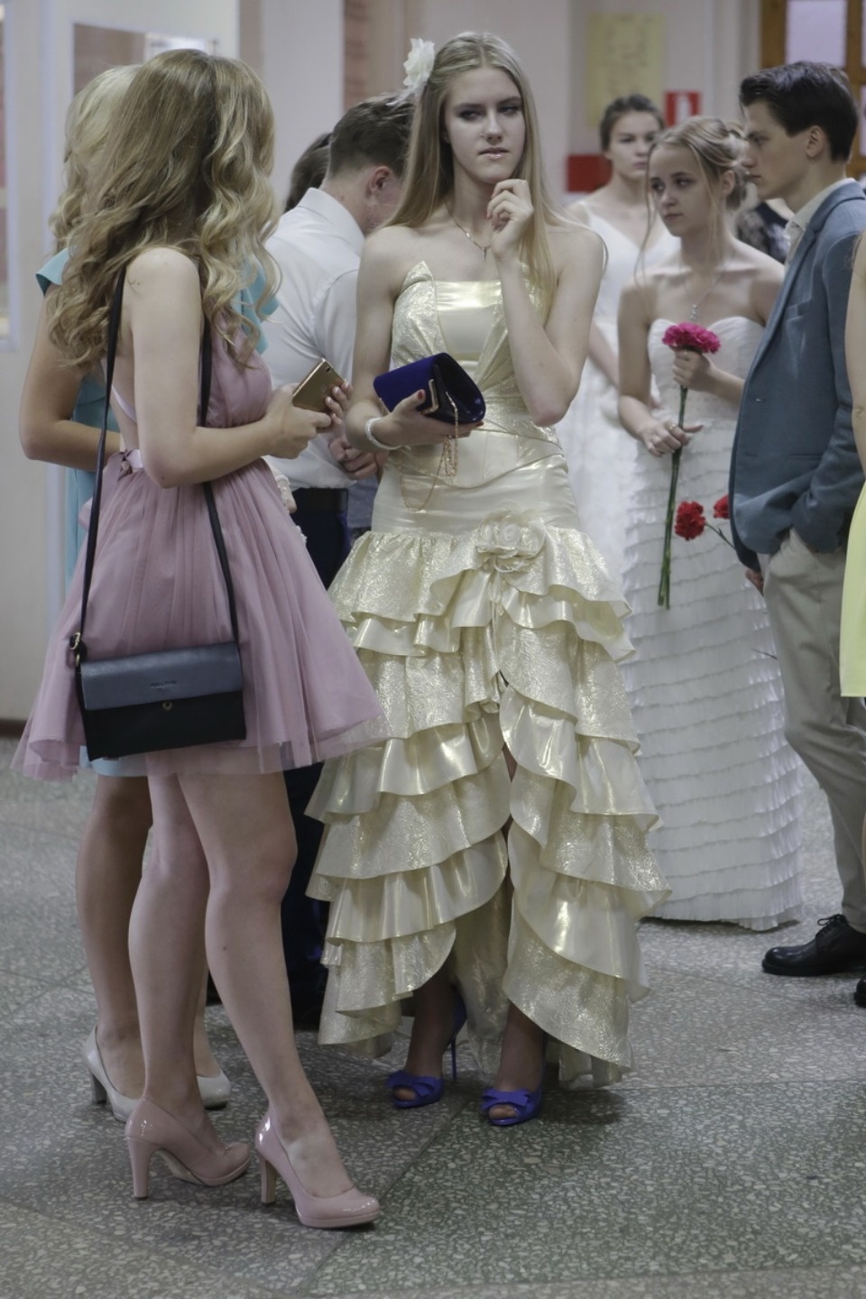 Церемония вручения медалей выпускникам псковских школ. Церемония вручения медалей выпускникам псковских школ.