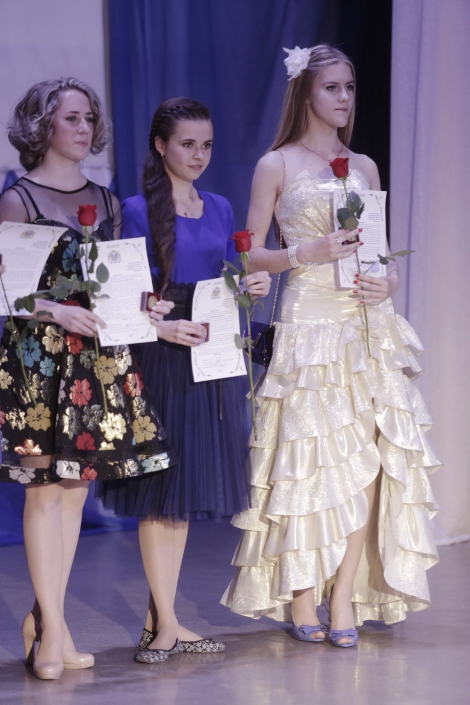 Церемония вручения медалей выпускникам псковских школ. Церемония вручения медалей выпускникам псковских школ.