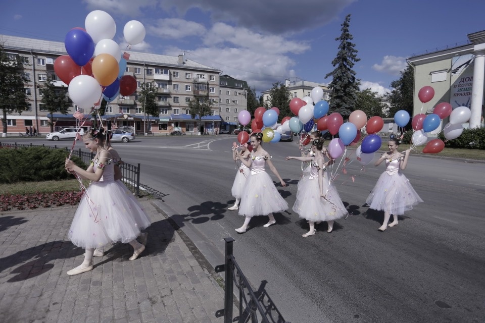 Церемония вручения медалей выпускникам псковских школ. Церемония вручения медалей выпускникам псковских школ.