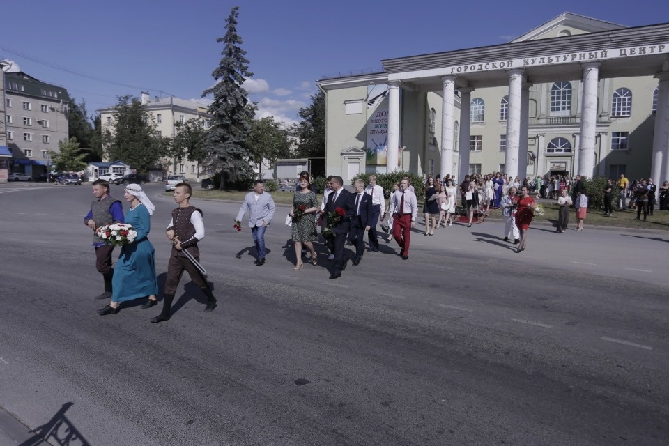 Церемония вручения медалей выпускникам псковских школ. Церемония вручения медалей выпускникам псковских школ.