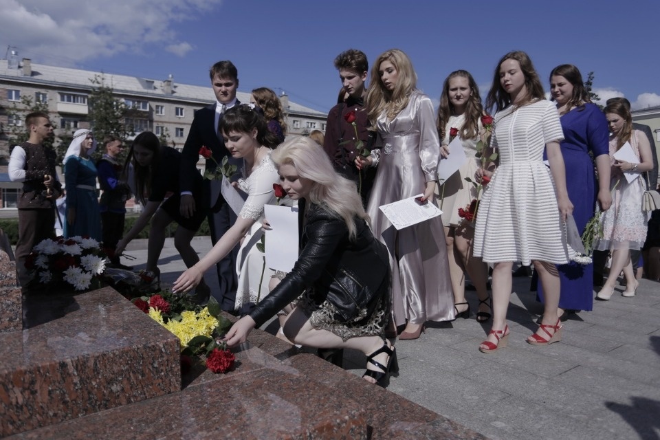 Церемония вручения медалей выпускникам псковских школ. Церемония вручения медалей выпускникам псковских школ.