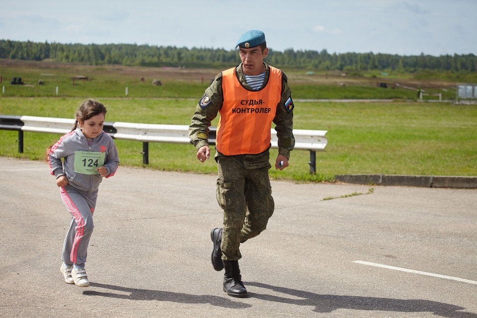 Наравне с военными