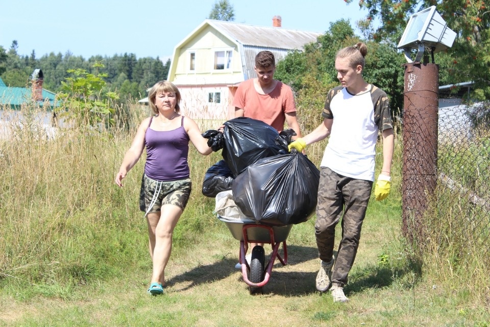 На острове Белова волонтеры экослета «Зеленая планета» убрали 4.5 кубометра мусора