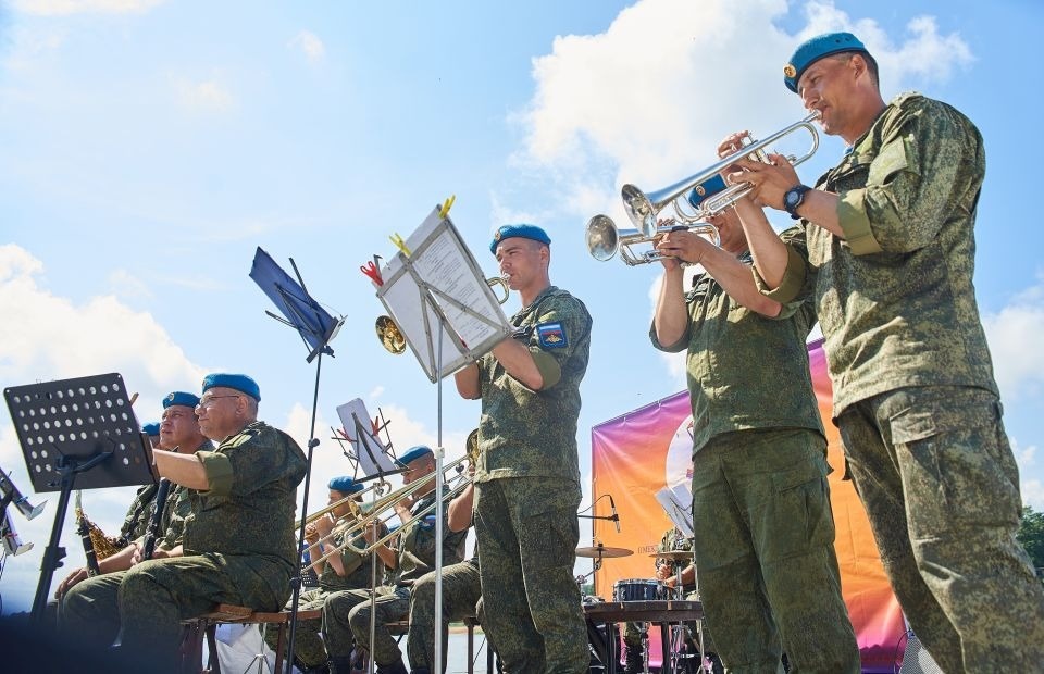 Жители Пскова с размахом отметили День города