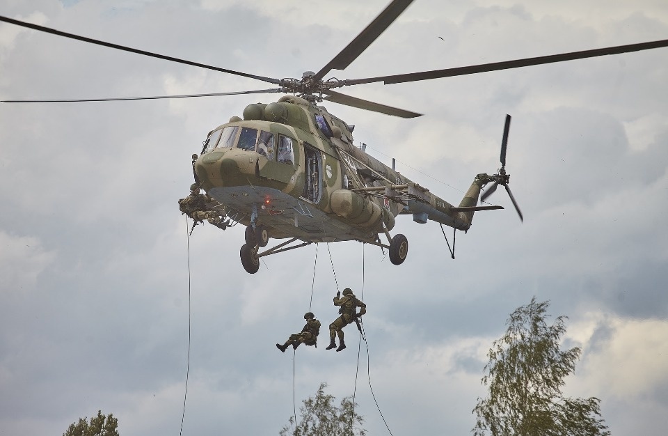 Под Псковом дали старт международному конкурсу «Десантный взвод»